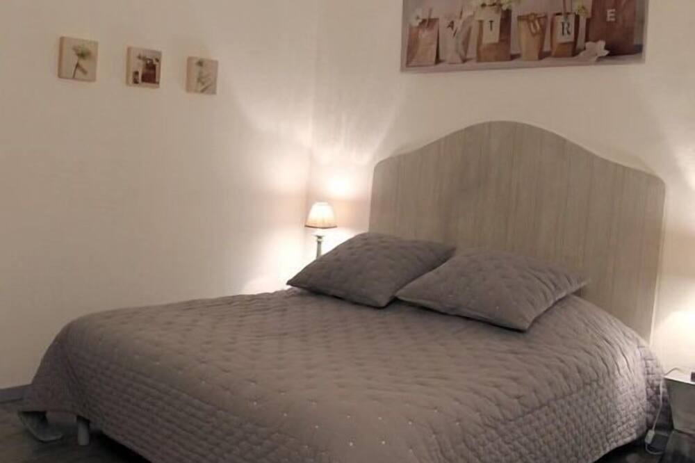 Photo of Bedroom in Saint-Andiol