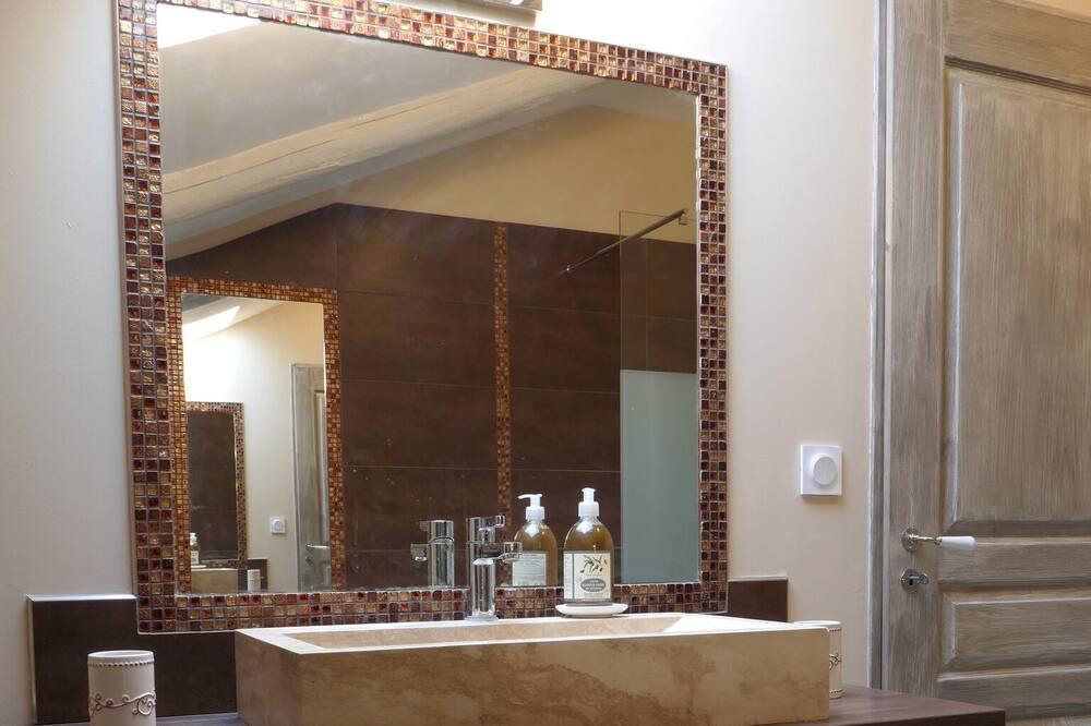 Photo of Bathroom in Saint-Andiol