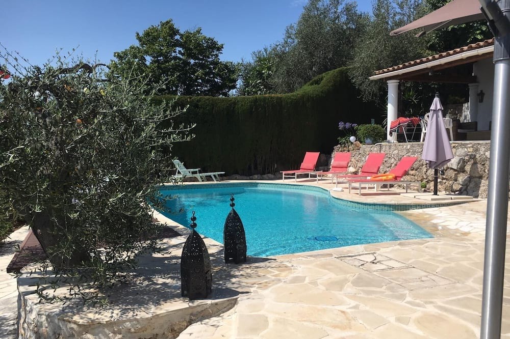 Photo of Outdoor in Castagniers