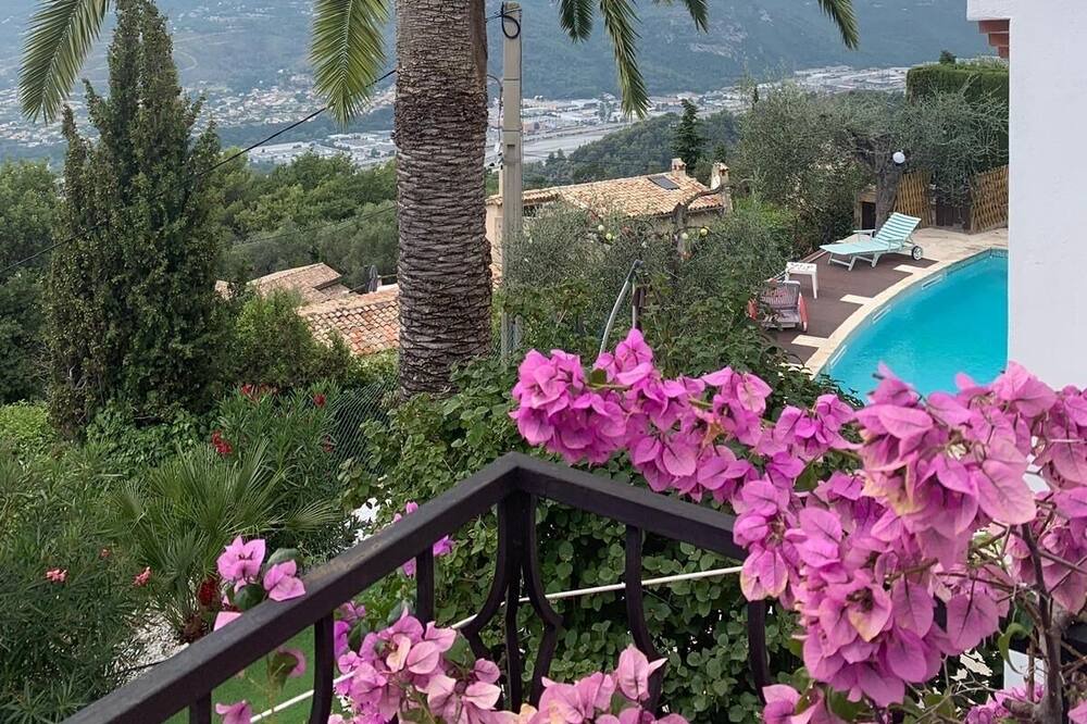 Photo of Outdoor in Castagniers