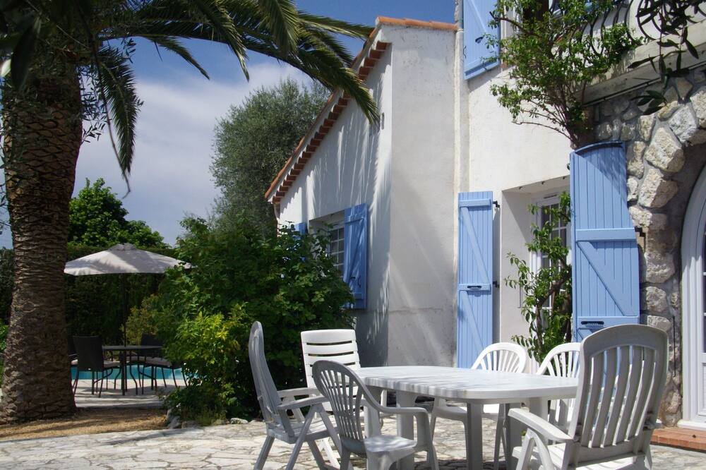 Photo of Patio Balcony in Castagniers