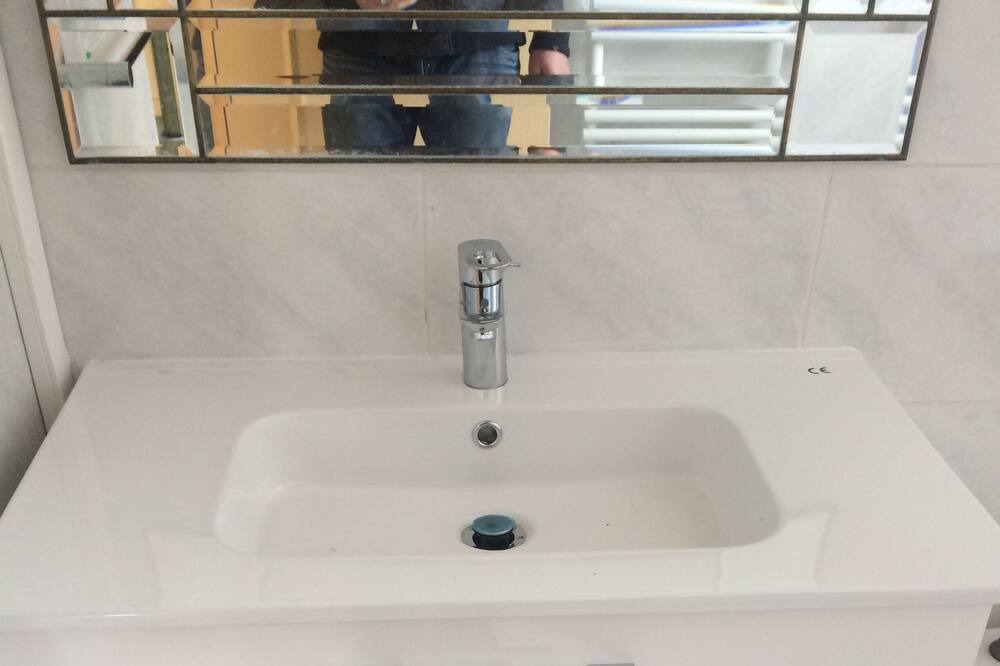 Photo of Bathroom in Castagniers