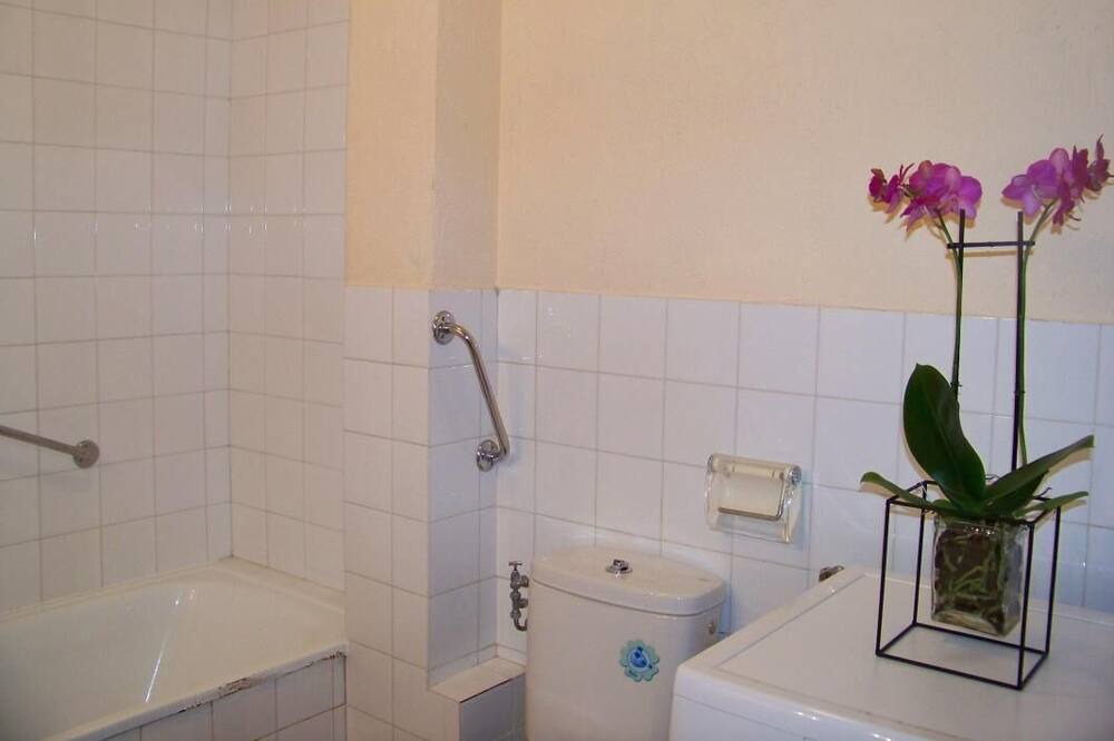 Photo of Bathroom in Tanneron