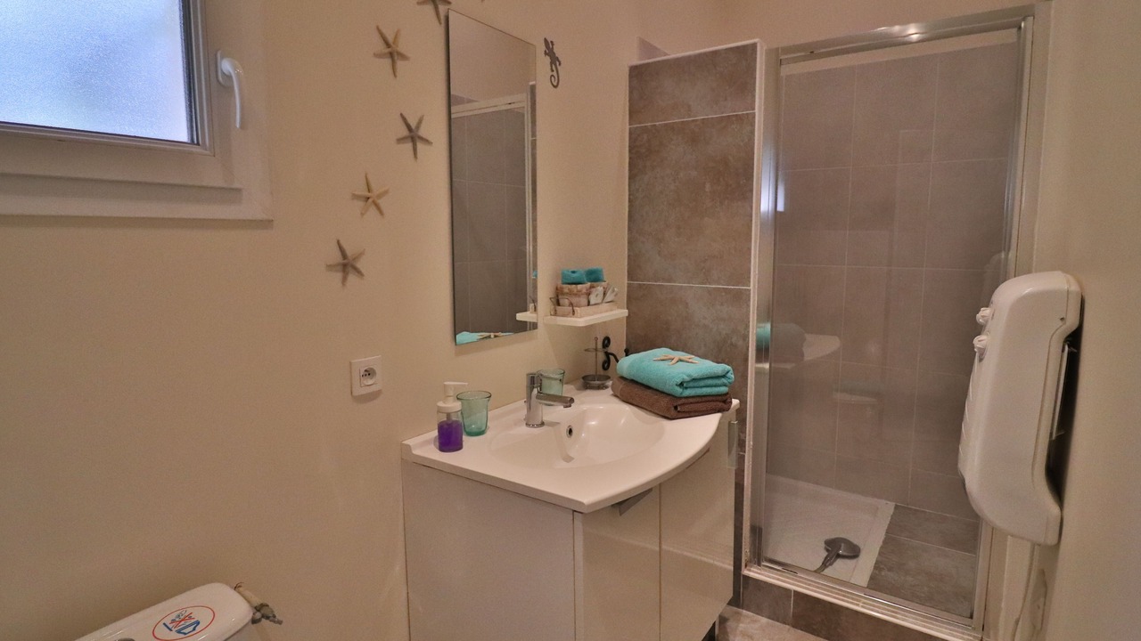 Photo of Bathroom in Gemenos