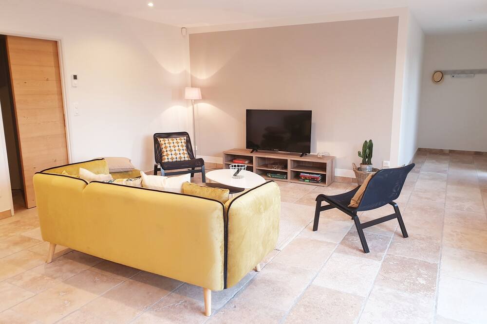 Photo of Livingroom in Mouries