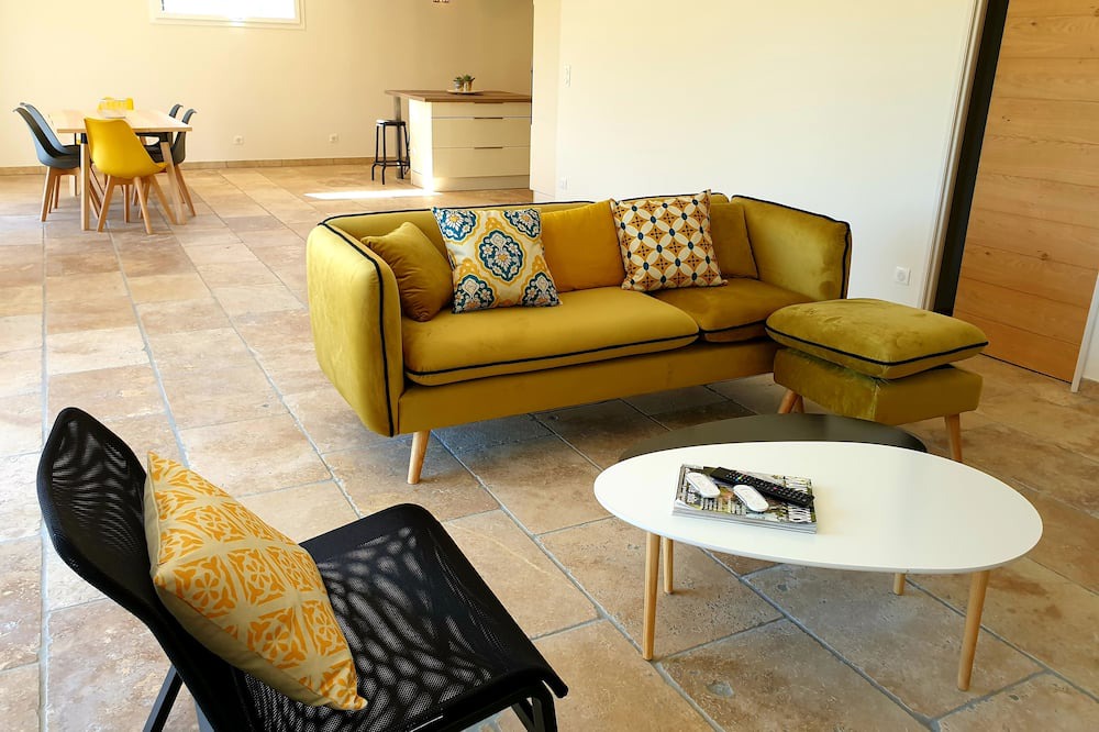 Photo of Livingroom in Mouries