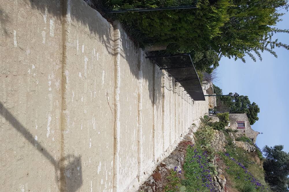 Photo of Outdoor in Cabrieres-dʼAigues