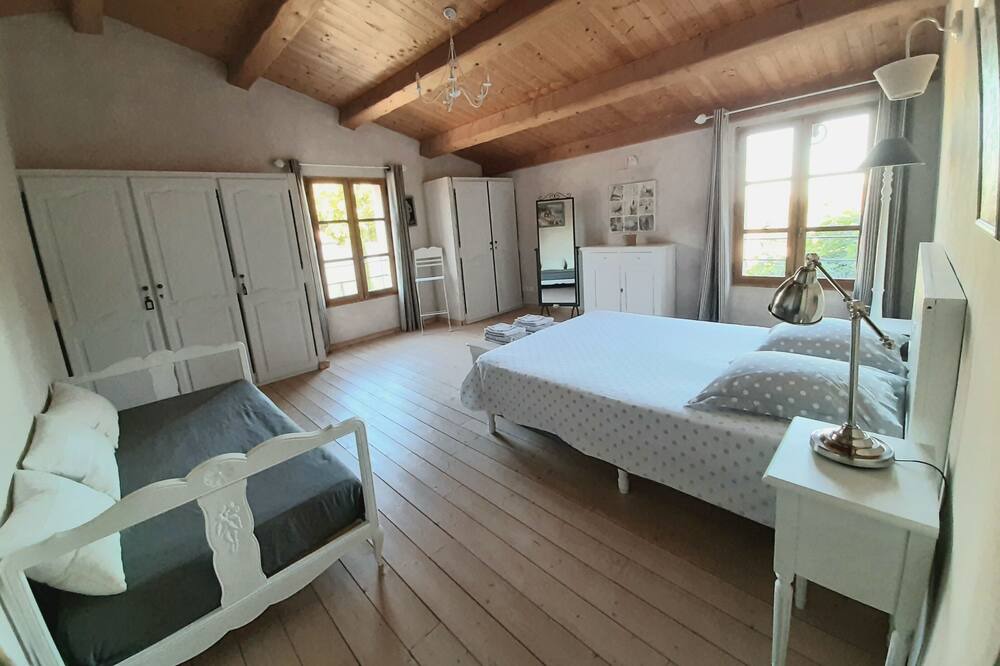 Photo of Bedroom in Saint-Quentin-la-Poterie