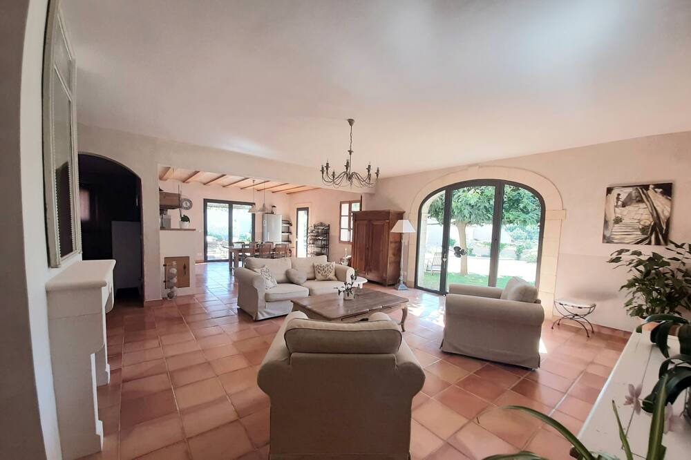 Photo of Livingroom in Saint-Quentin-la-Poterie