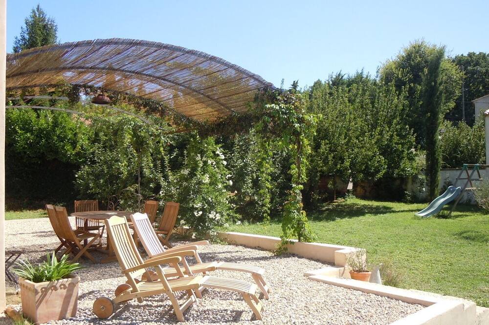 Photo of Patio Balcony in Saint-Quentin-la-Poterie