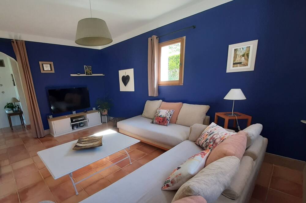 Photo of Livingroom in Saint-Quentin-la-Poterie