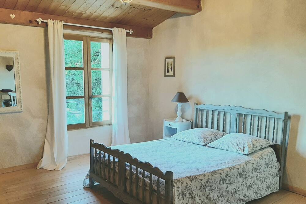Photo of Bedroom in Saint-Quentin-la-Poterie