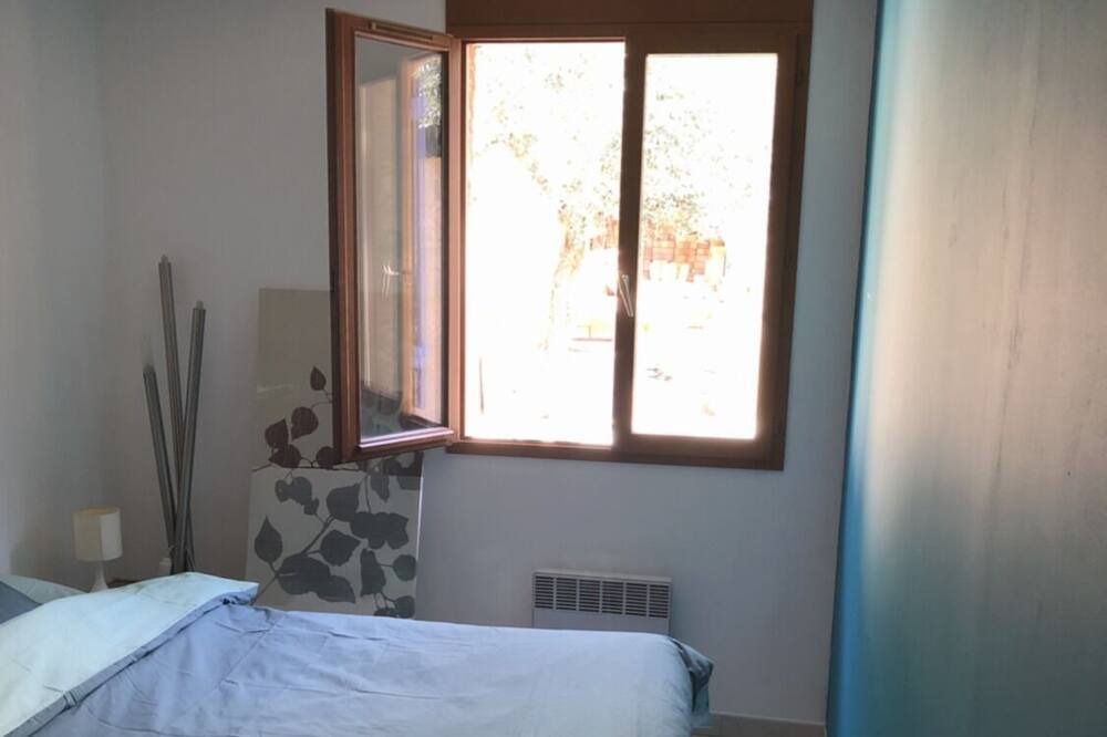 Photo of Bedroom in Cuges-les-Pins