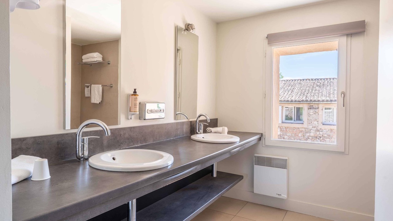 Photo of Bedroom in Chateauneuf-le-Rouge