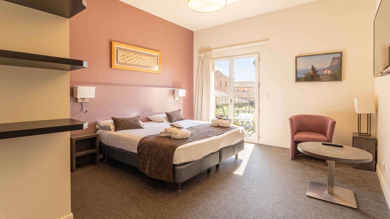 Photo of Bedroom in Chateauneuf-le-Rouge