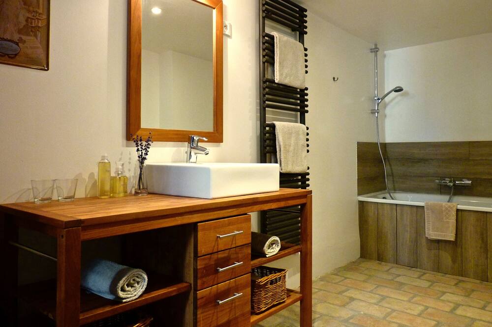 Photo of Bathroom in Saint-Jean-de-Ceyrargues