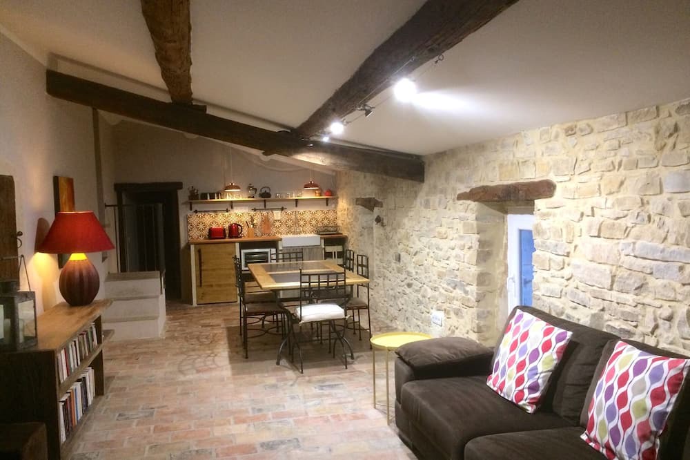 Photo of Livingroom in Saint-Jean-de-Ceyrargues