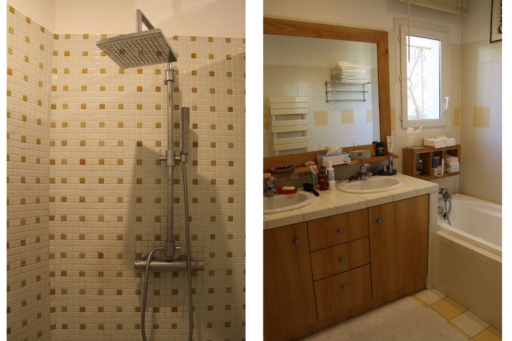 Photo of Bathroom in Caremeau