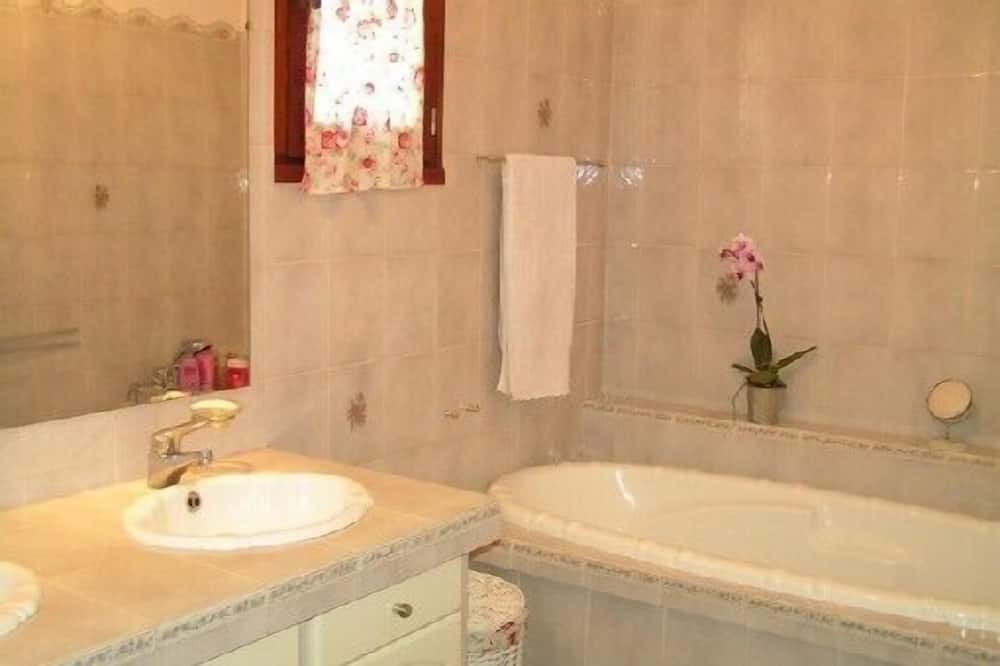 Photo of Bathroom in Salon-de-Provence