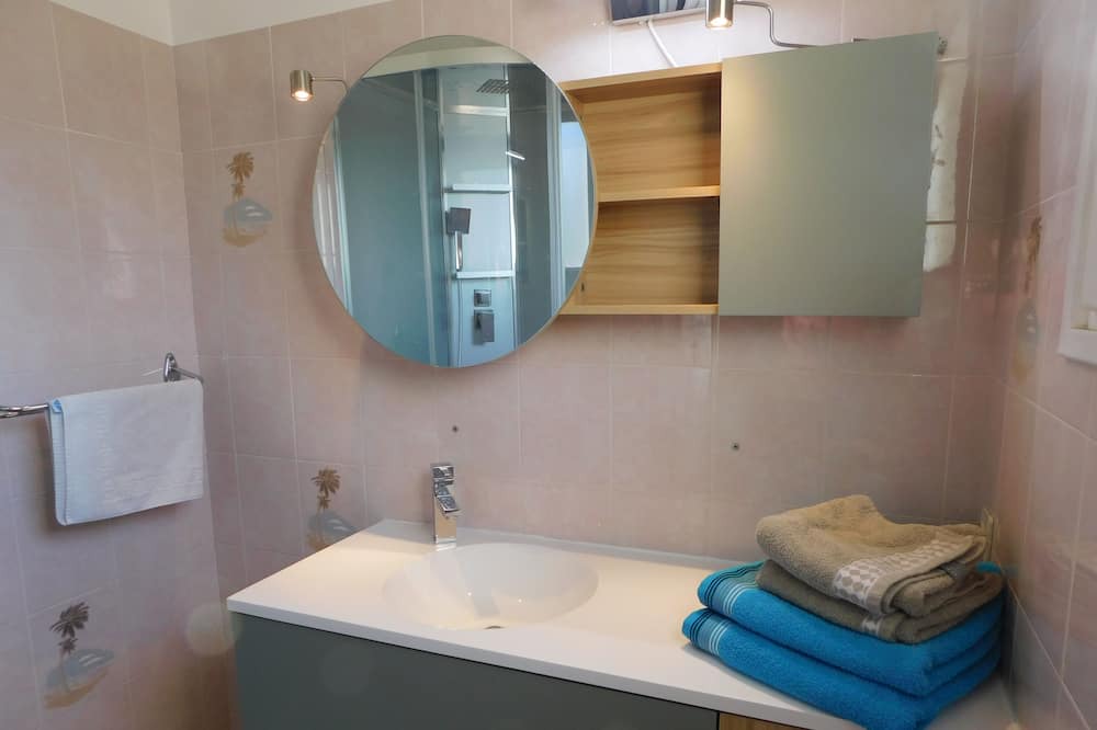 Photo of Bathroom in Villetelle