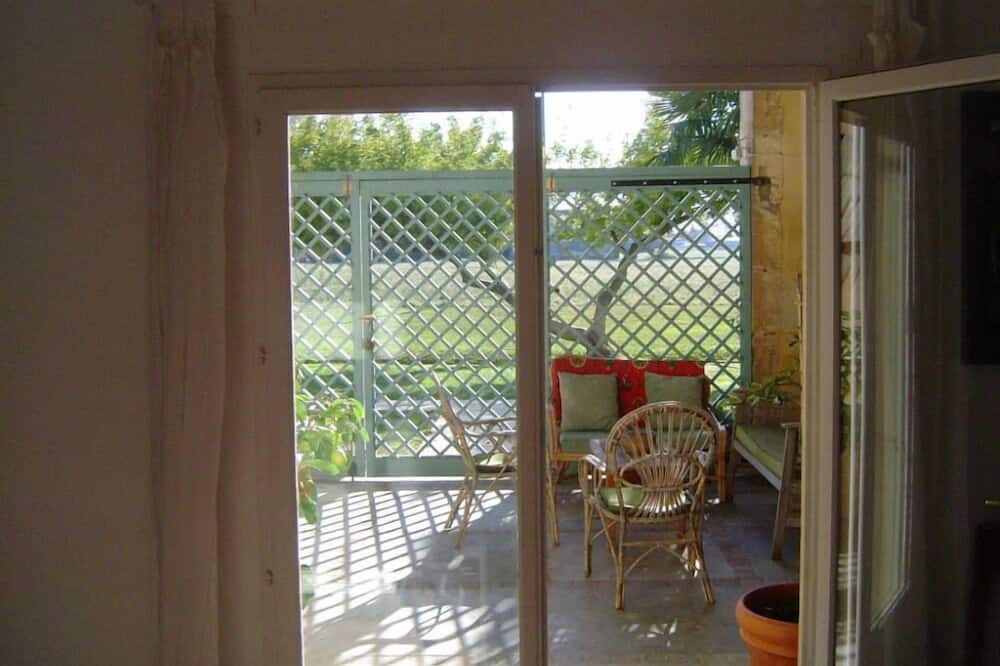 Photo of Patio Balcony in Arles