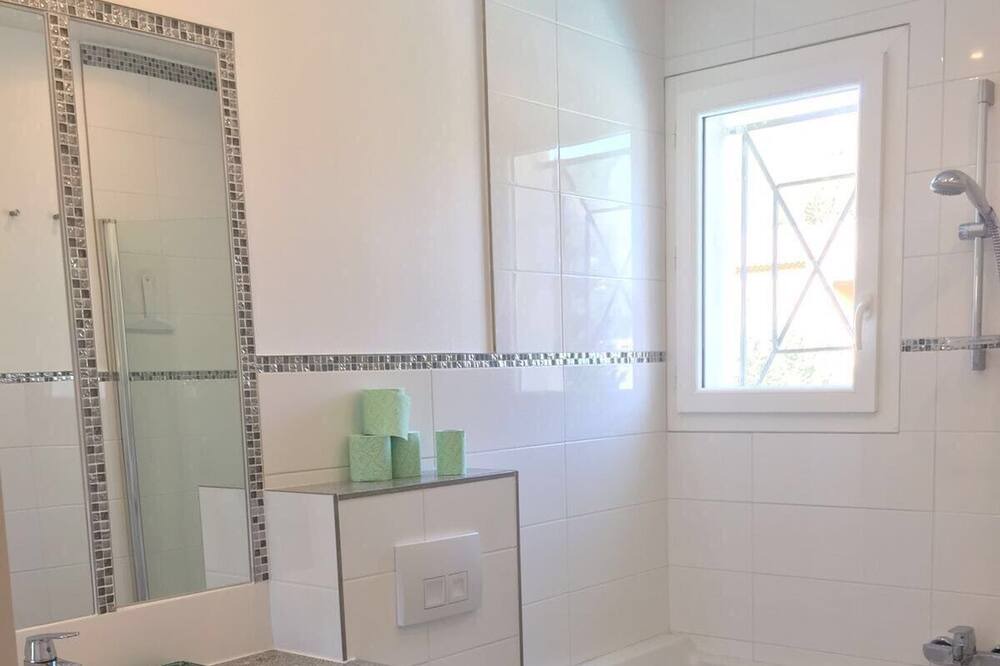 Photo of Bathroom in Cabasse