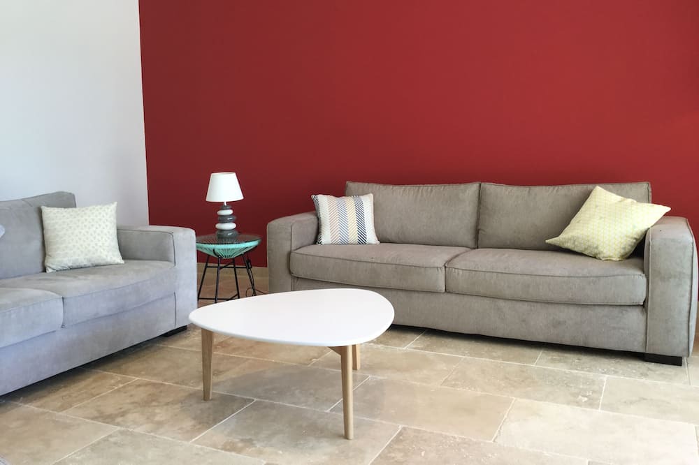 Photo of Livingroom in Mouries