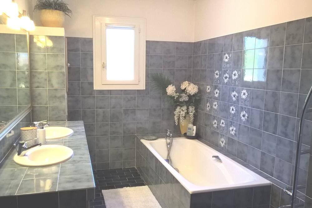 Photo of Bathroom in La Crau