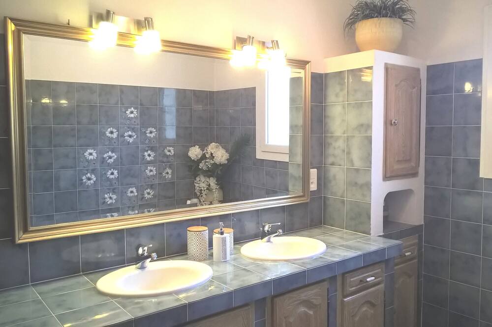 Photo of Bathroom in La Crau