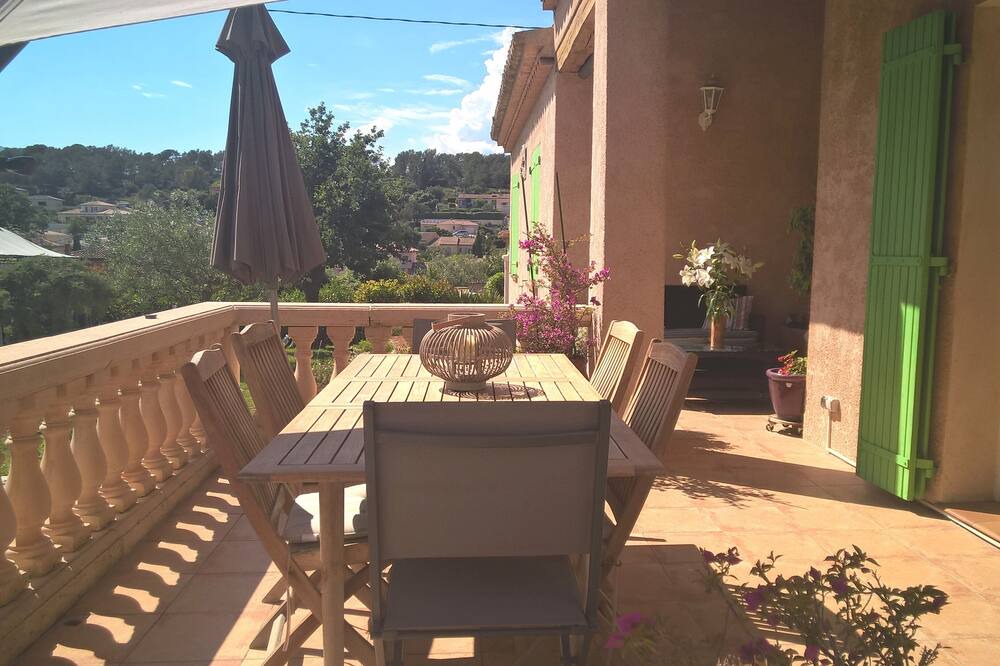 Photo of Patio Balcony in La Crau