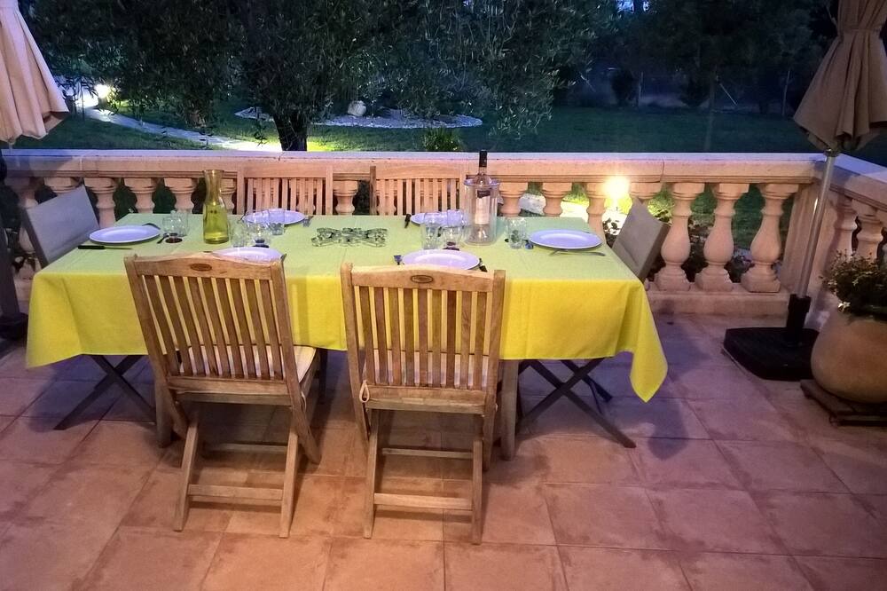 Photo of Patio Balcony in La Crau