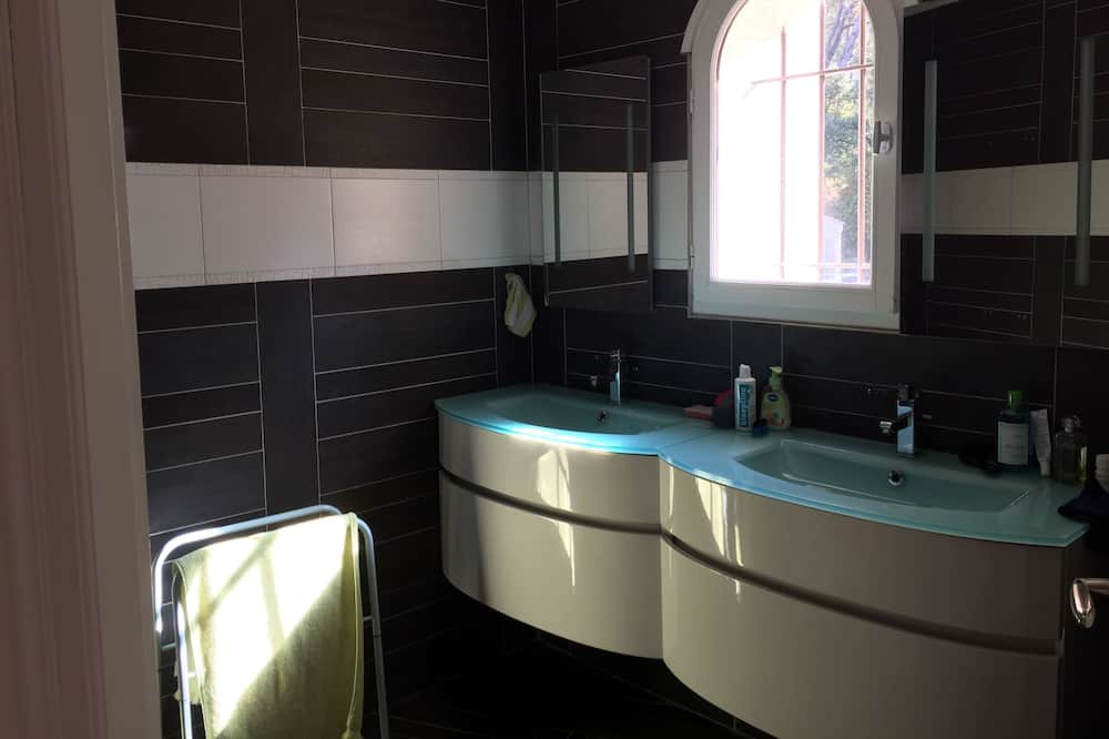 Photo of Bathroom in Mas-Blanc-des-Alpilles