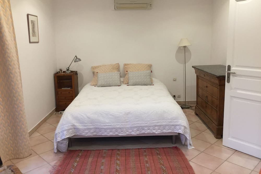 Photo of Bedroom in Mas-Blanc-des-Alpilles