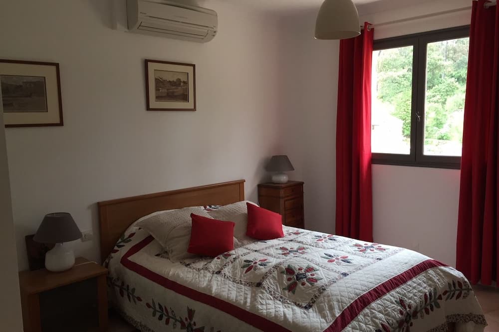 Photo of Bedroom in Mas-Blanc-des-Alpilles