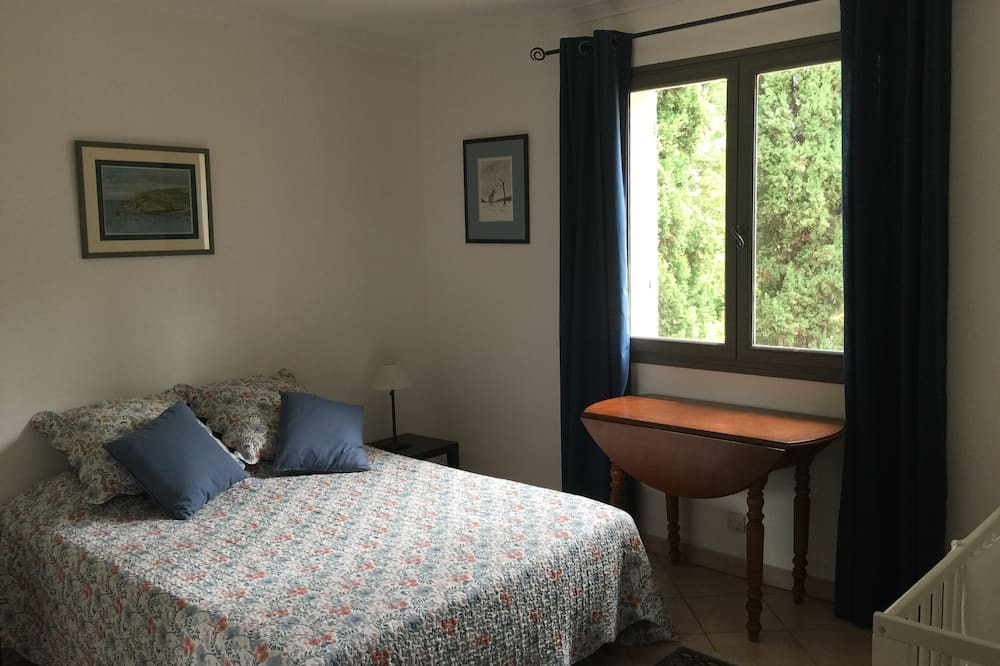 Photo of Bedroom in Mas-Blanc-des-Alpilles