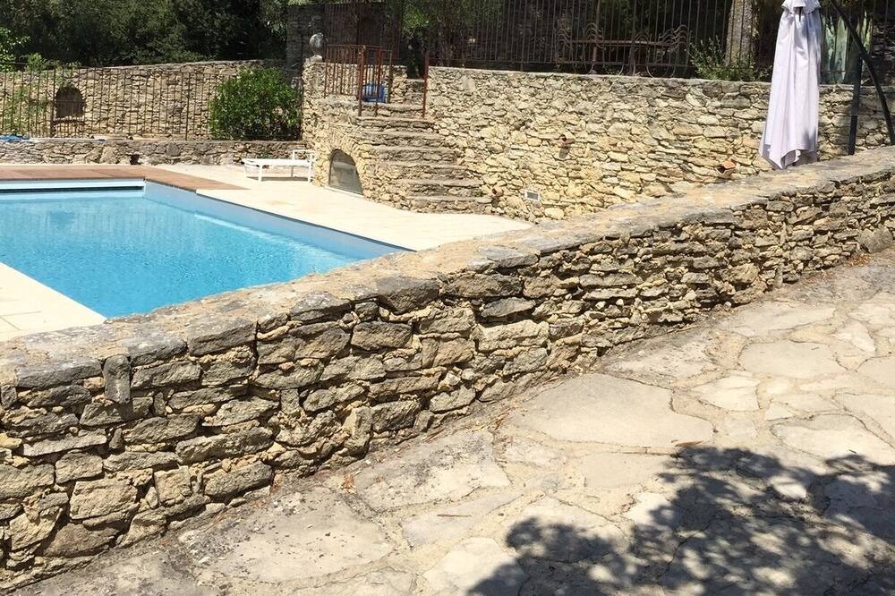 Photo of Outdoor in Saint-Quentin-la-Poterie