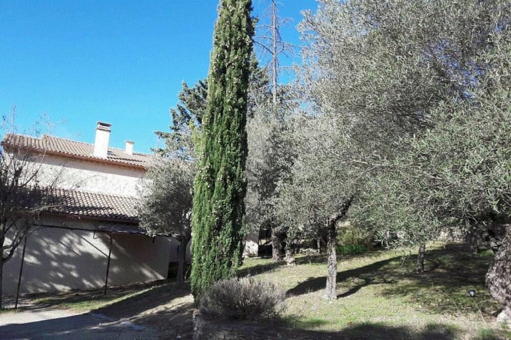 Photo of Outdoor in Saint-Quentin-la-Poterie