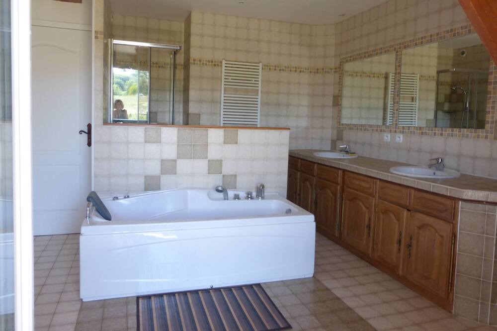 Photo of Bathroom in Saint-Michel-de-Chaillol