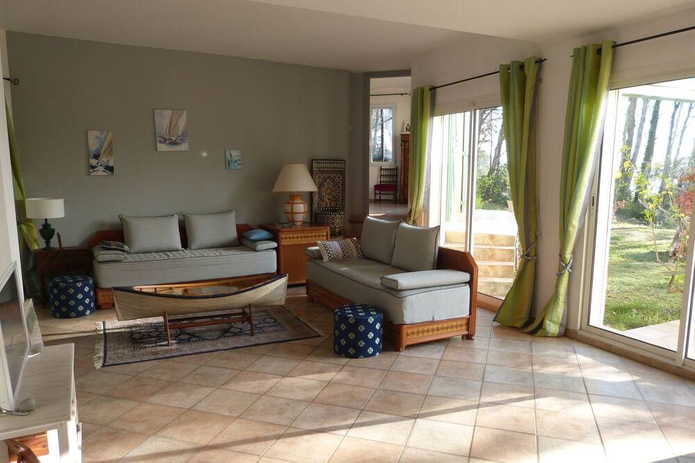 Photo of Livingroom in Cuers
