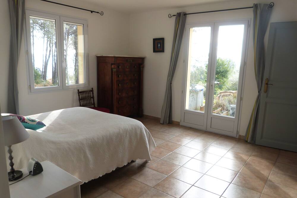 Photo of Bedroom in Cuers