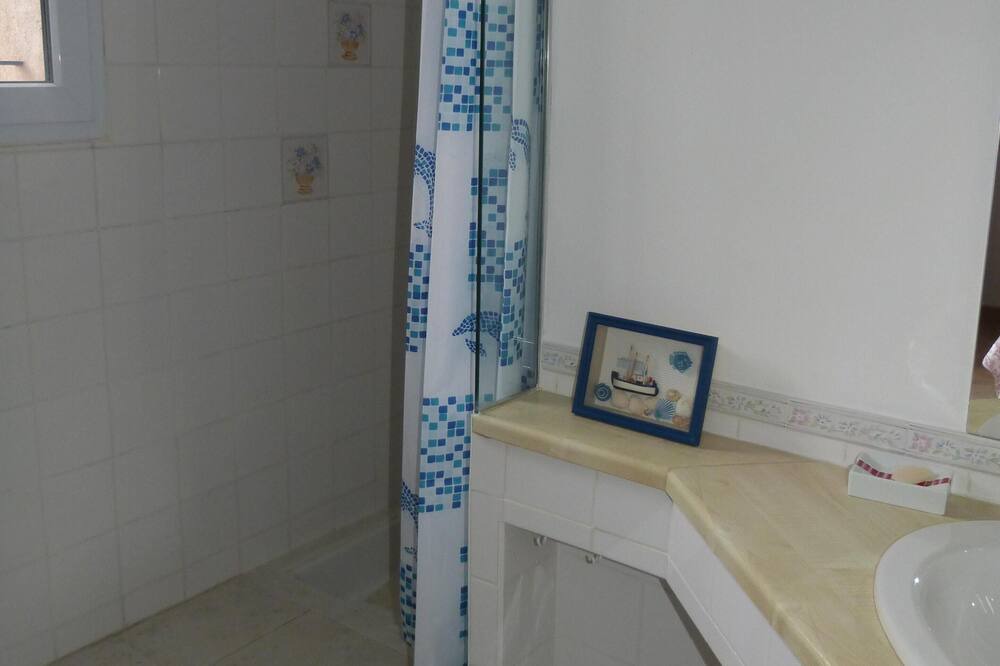 Photo of Bathroom in Cuers
