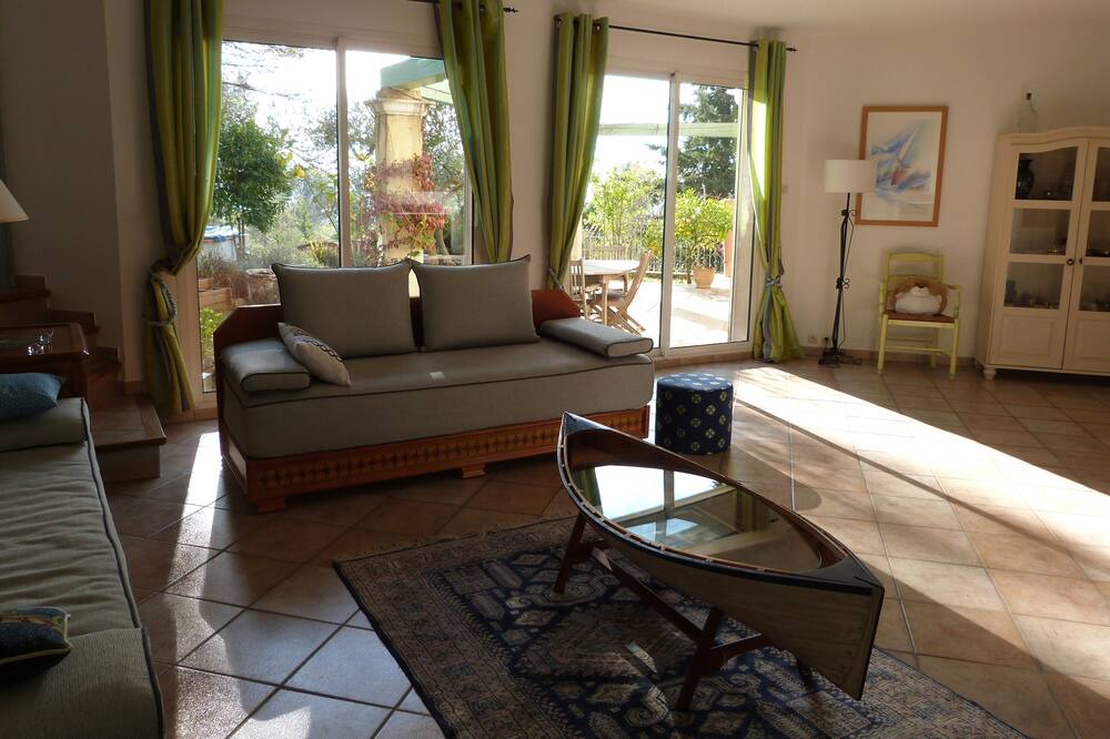 Photo of Livingroom in Cuers