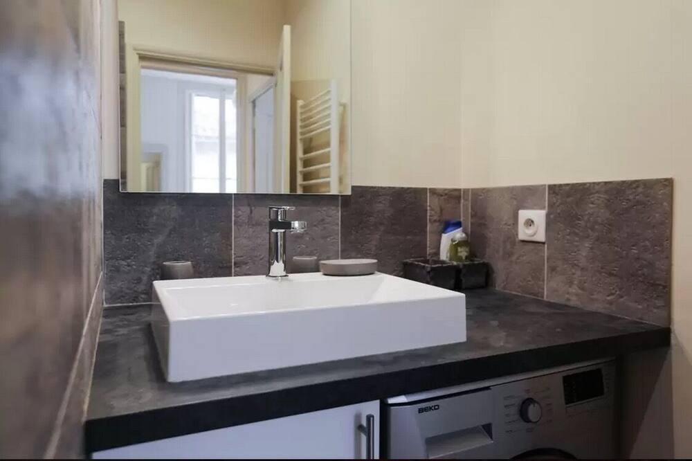 Photo of Bathroom in Avignon City Centre