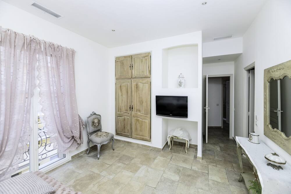 Photo of Livingroom in Carnot
