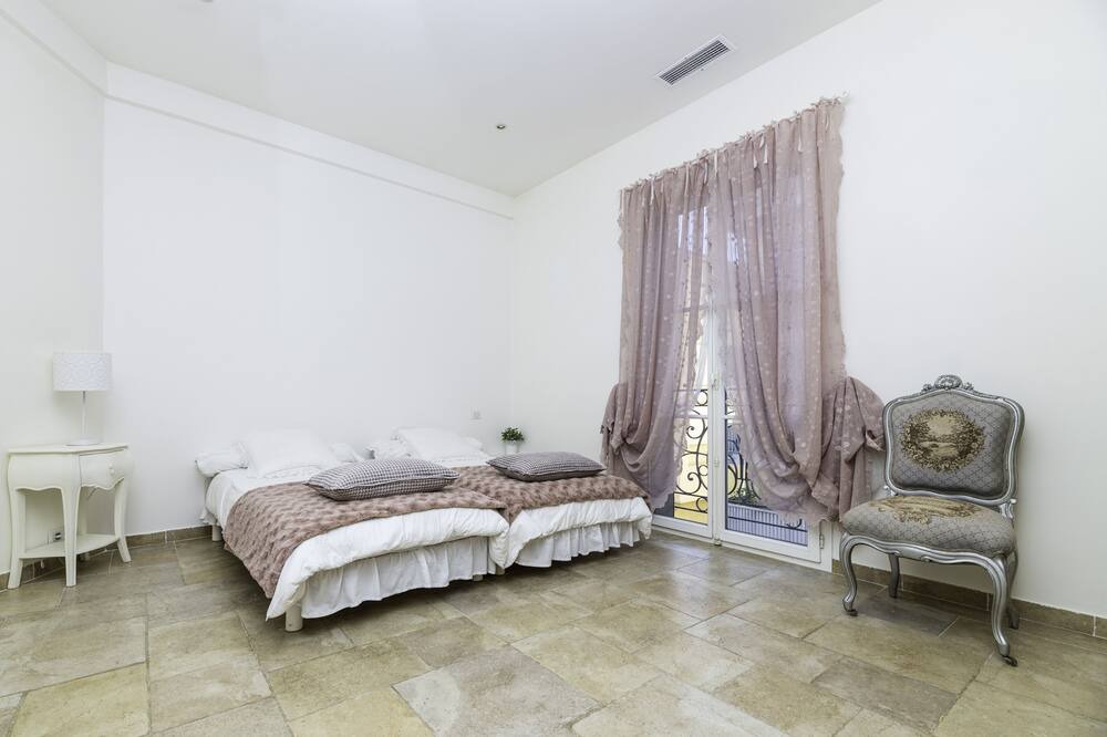 Photo of Bedroom in Carnot