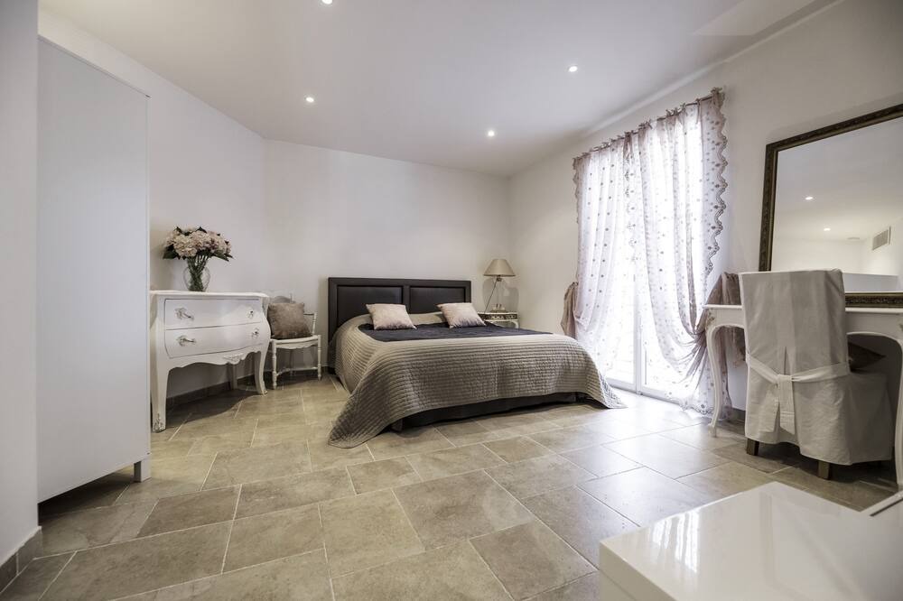 Photo of Bedroom in Carnot