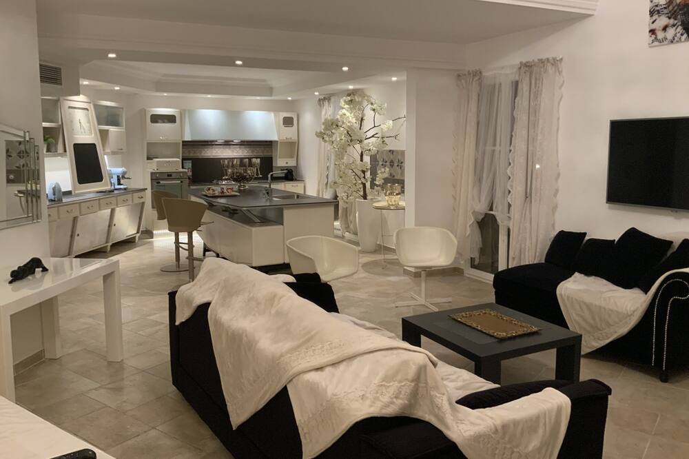 Photo of Livingroom in Carnot