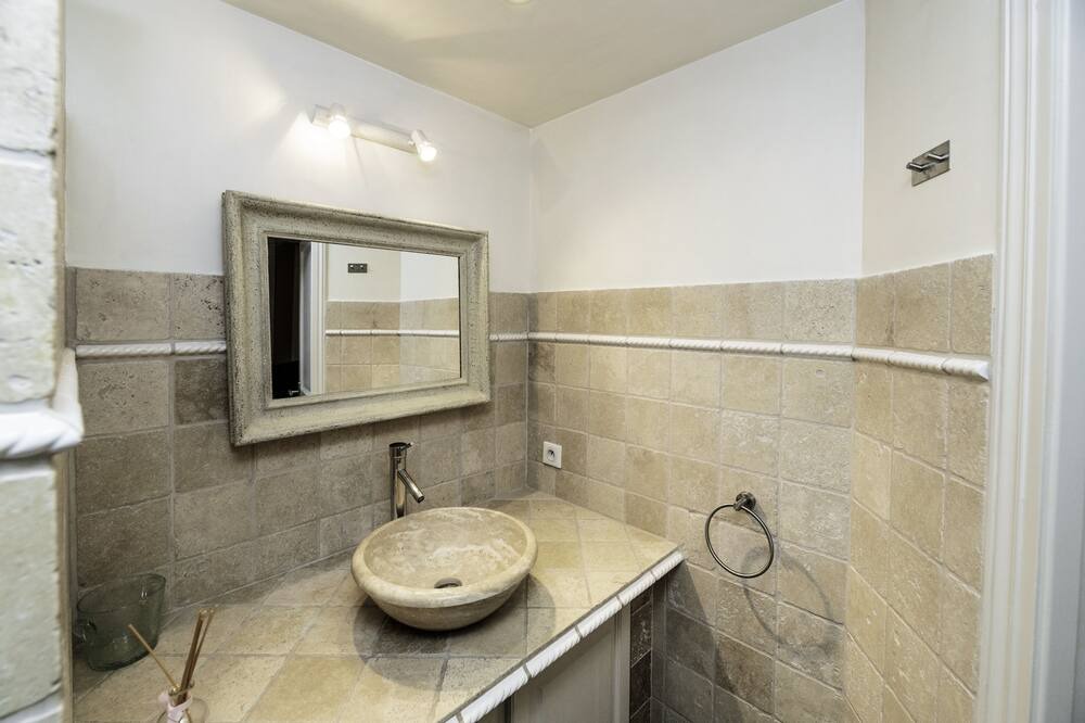 Photo of Bathroom in Carnot