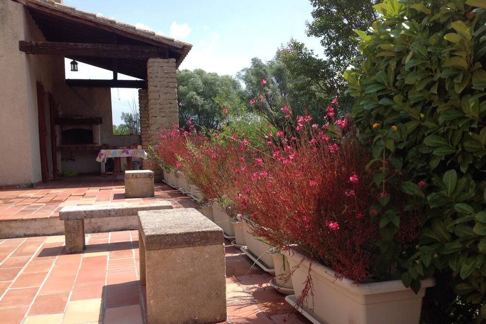 Photo of Patio Balcony in Cornillon-Confoux