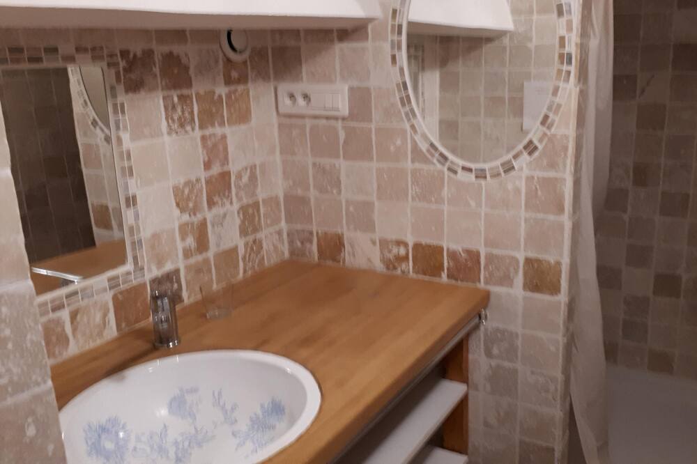 Photo of Bathroom in Cornillon-Confoux